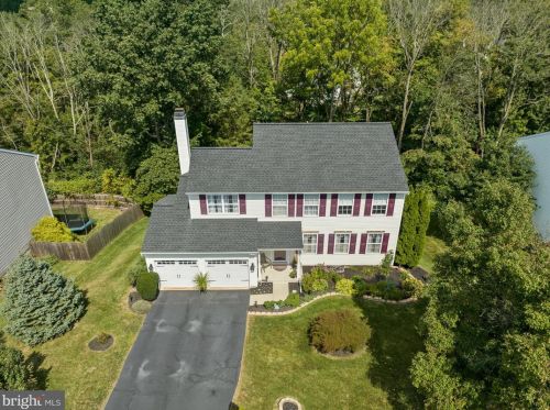 1999 Deer Ridge Dr, Pottstown, PA 19464-2153