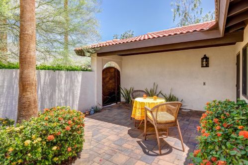 54435 Avenida Madero, La Quinta CA  92253-3620 exterior