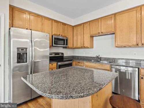 11740 Batley Pl, Woodbridge VA  22192-8403 exterior