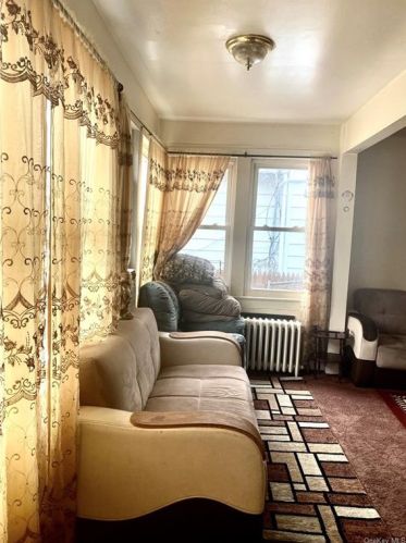 1510 Hammersley Ave, Bronx, NY 10469-3143