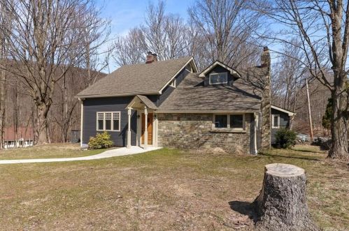 210 Clove Rd, Salisbury Mills, NY 12577-5224