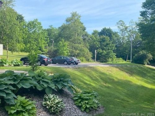 5 Brook Front Ln, Pomfret Center, CT 06259-1836