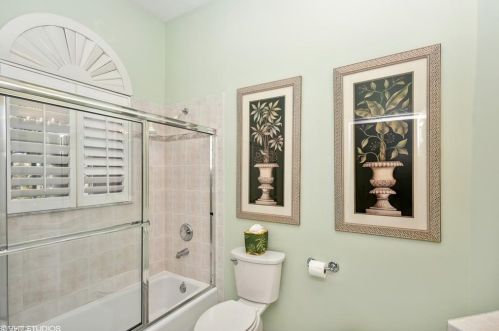 446 Bayside Ave, Naples FL 34108-2314 exterior