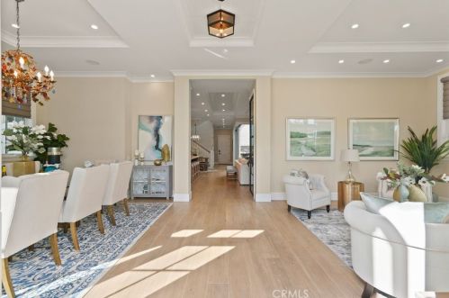 2691 Crestview Dr, Newport Beach CA  92663-5626 exterior