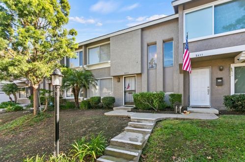 8451 El Arroyo Dr, Huntington Beach, CA 92647-7012