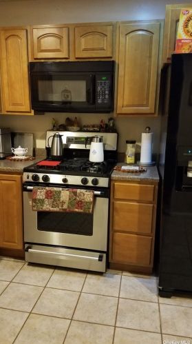 218 Clement Ave, Floral Park NY  11003-2706 exterior