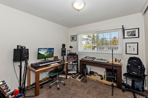 222 Phlox Ave, Redlands CA  92373-6118 exterior