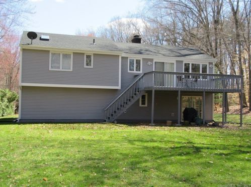 92 Adams Rd, Bloomfield, CT 06002-1132