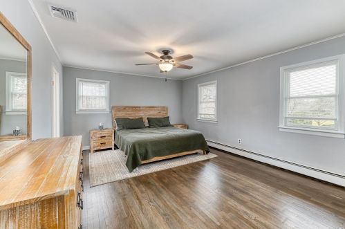 17 Harbor Oaks Dr, San Remo NY  11754-1012 exterior