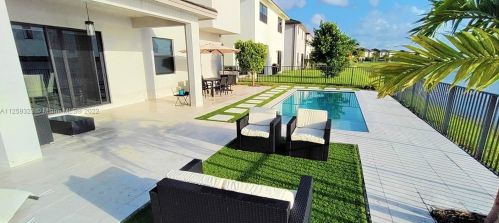 15800 88th Ave, Hialeah FL  33018-2019 exterior