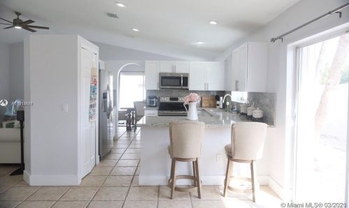 18601 11th St, Hollywood, FL 33029-2932