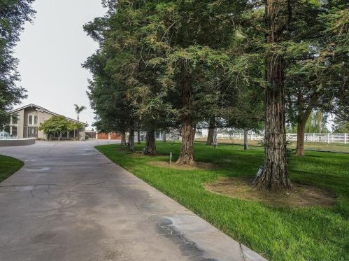 1812 Golf Rd, Turlock CA  95380-9746 exterior
