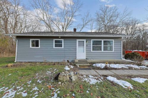 8 Sycamore Dr, Hyde Park, NY 12538-2117