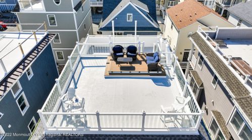 5 Fort Ave, Pelican Island NJ  08751-1512 exterior