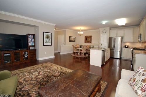 6 Pebble Rd, West Paterson, NJ 07424-4283