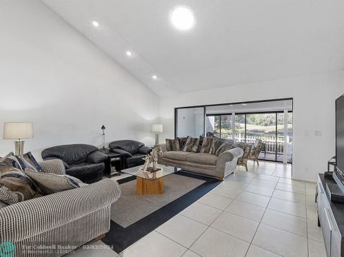 5293 Stonybrook Ln, Boynton Beach FL  33437-1616 exterior