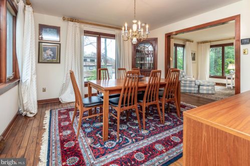 1006 Gwilym Cir, Berwyn PA  19312-2237 exterior