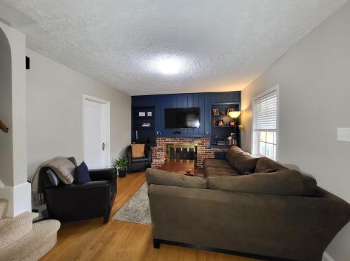 812 Eula Ct, Milwaukee, WI 53209-6504