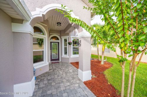 1774 Ficus Point Dr, Melbourne, FL 32940-1538