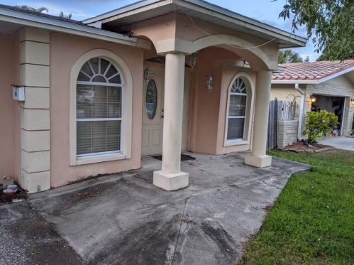 1975 Montana Ave, Saint Petersburg, FL 33703-3447
