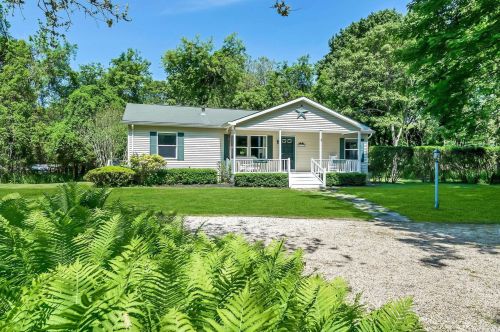 970 Pine Tree Rd, Nassau Point, NY 11935-1599