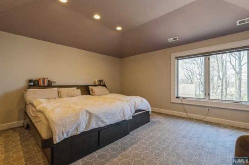 1097 Korfitsen Rd, N Milford NJ  07646-2410 exterior