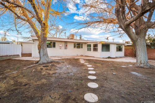 403 Lingard St, Lancaster CA 93536-1405 exterior