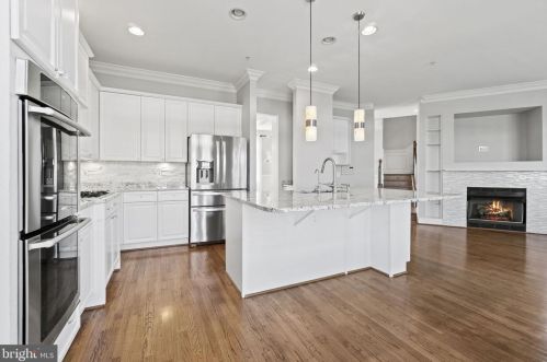 12168 Chancery Station Cir, Herndon VA  20190-5803 exterior