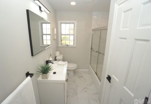 2 George St, Avenel NJ 07001-1735 exterior