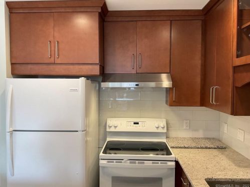 51 Schuyler Ave, Stamford, CT 06902-3730