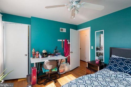 327 Ashford Dr, Lancaster PA 17601-3535 exterior