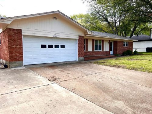 1227 Tanglewood Dr, Cleburne TX  76033-4621 exterior