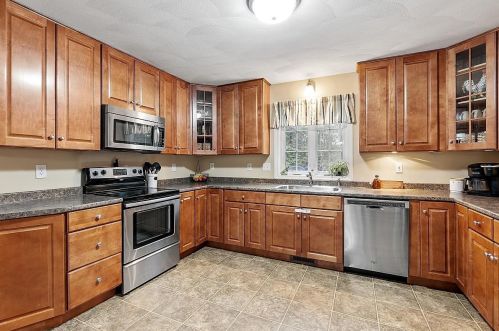 47 Old Woods Rd, Northwood NH  03261-3856 exterior