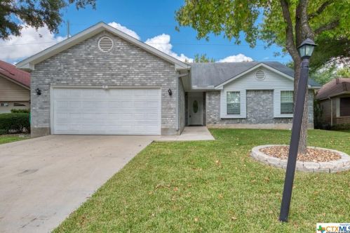 3701 Hunters Gln, Cibolo, TX 78108-2216