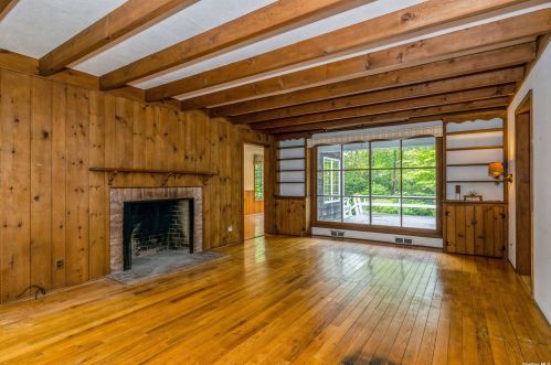 48 Lilac Rd, West Hampton Beach, NY 11978-2009