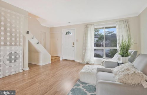 2216 Huston Pl, Herndon VA  20170-4322 exterior