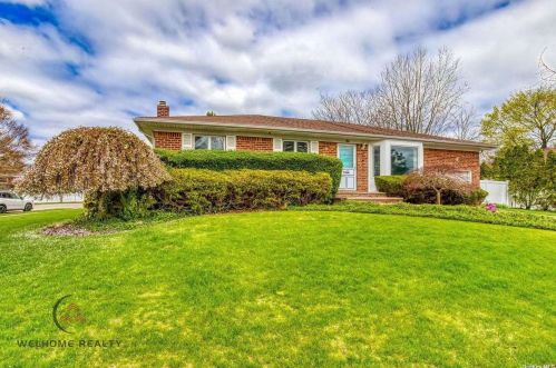 86 Forest Dr, Muttontown, NY 11753-2308