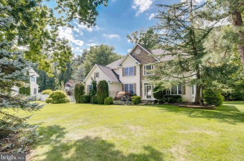 17 Monmouth Ave, Berlin Boro, NJ 08009-1184