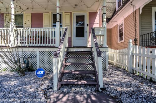 914 Central Ave, Tinton Falls NJ  07712-5735 exterior