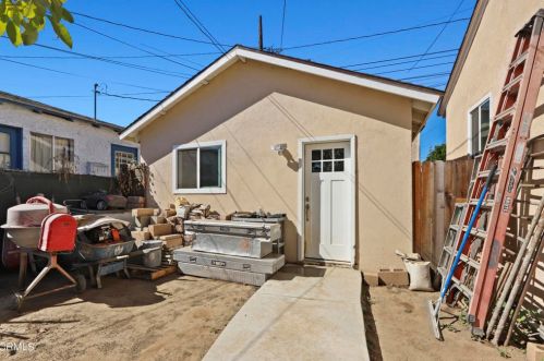 231 Roosevelt Ave, Oxnard CA  93030-0054 exterior