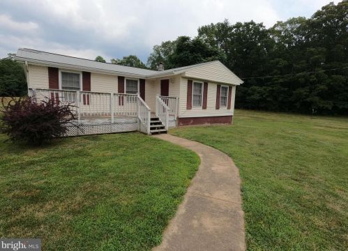 5923 Smith Station Rd, Fredericksburg VA  22407-9318 exterior