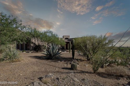 12662 Chukut Trl, Tucson, AZ 85749-8993