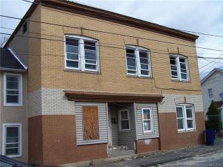 75 Pleasant St, Waterbury CT  06706-1323 exterior
