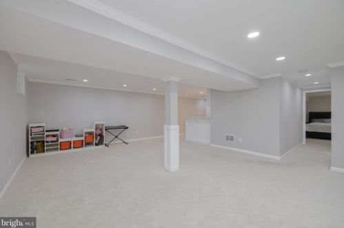 6251 Garretson St, Springfield VA  22015-3521 exterior
