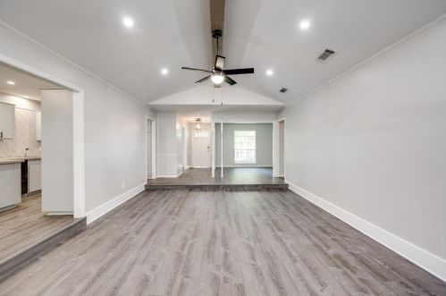 11404 Eubank Dr, Austin TX  78758-4125 exterior