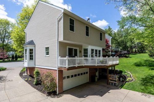 585 Cherryhill Dr, Bridgeville, PA 15017-1177