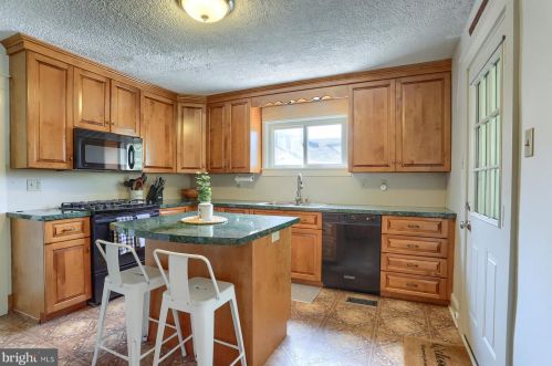 13 Montrose Ave, Lancaster PA  17603-6659 exterior