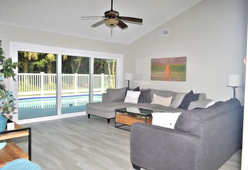 2417 Delano Rd, Fort Pierce, FL 34952-5541