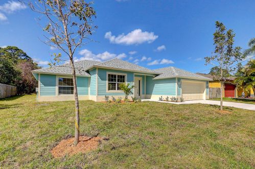 3710 Masilunas St, Fort Pierce, FL 34953-5250