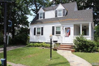2 Oak Pl, Paterson, NJ 07506-1807